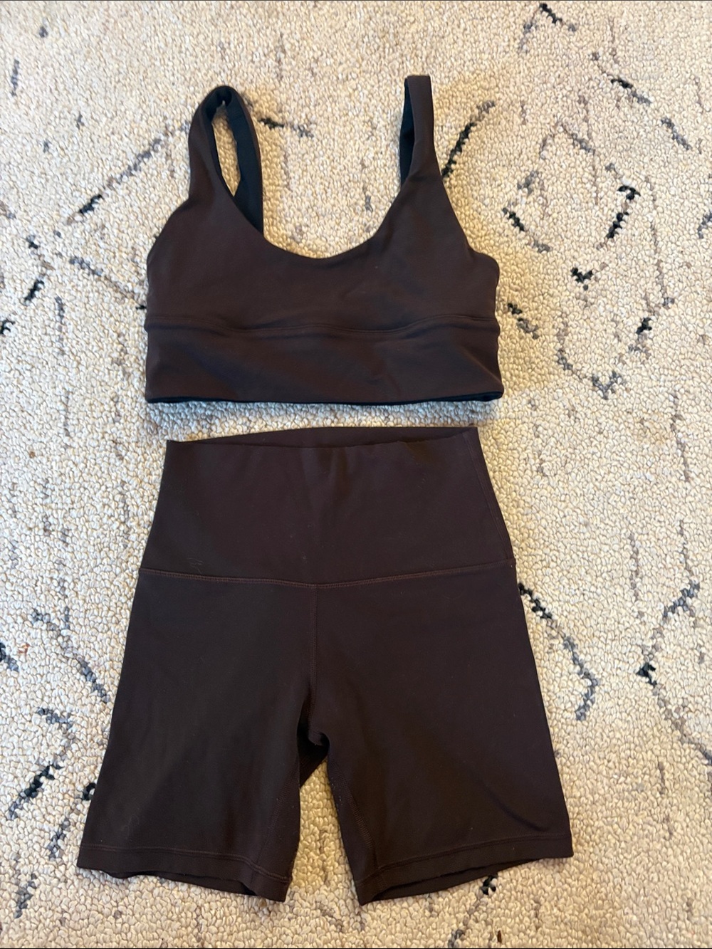 Lululemon set brown espresso bra 6/ shorts 4